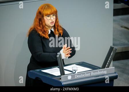 Berlin, Deutschland. Juli 2024. Agnieszka Brugger, Abgeordnete der Grünen, spricht in der Plenarsitzung des Bundestages. Berlin, 4. Juli 2024. Quelle: dpa/Alamy Live News Stockfoto