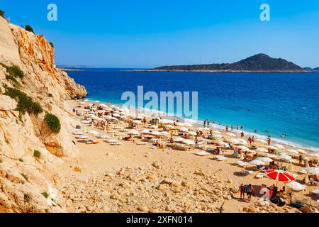 Antalya, Türkei - 08. Juli 2022: Panoramablick auf Kaputas Beach. Kaputas oder Kaputash ist ein kleiner Strand zwischen Kas und Kalkan in der Provinz Antalya. Stockfoto