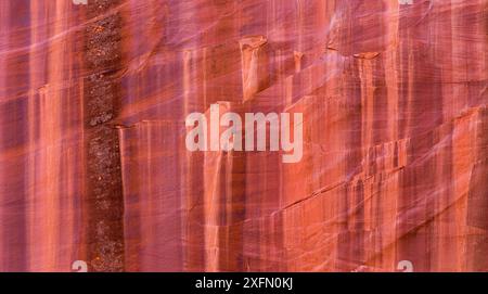 Muster in Sandsteinklippen im Grand Staircase-Escalante National Monument, Utah, USA, Oktober 2014. Stockfoto