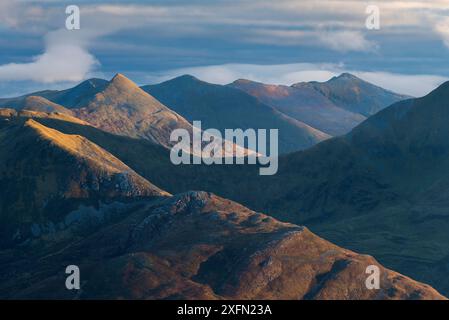 Aonach Mor and the Mamore Mountains im frühen Morgenlicht, Lochaber, Schottland, Großbritannien, September 2016. Stockfoto