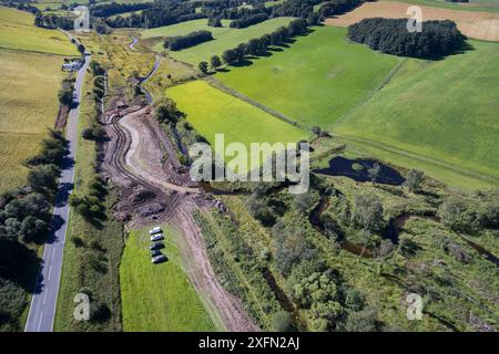 Wiedermäanderung/Hochwassermanagement zur Verlangsamung des Wasserflusses von Eddleston. Teil des Eddleston Water Project unter Leitung von Tweed Forum, Cringletie, Peebles, Tweedale, Schottland, Großbritannien, August 2016. Stockfoto