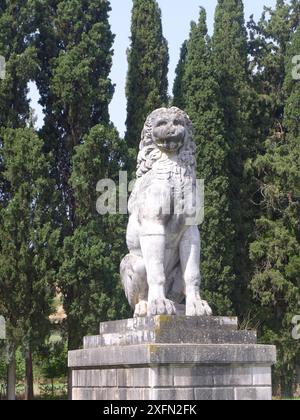 Löwendenkmal für den Sieg von Philippe von Makedonien (Vater Alexanders) über die Vereinigten Streitkräfte von Athen und Theben in Chaironia Stockfoto