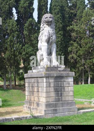 Löwendenkmal für den Sieg von Philippe von Makedonien (Vater Alexanders) über die Vereinigten Streitkräfte von Athen und Theben in Chaironia Stockfoto