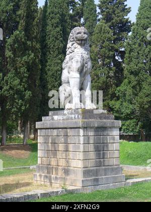 Löwendenkmal für den Sieg von Philippe von Makedonien (Vater Alexanders) über die Vereinigten Streitkräfte von Athen und Theben in Chaironia Stockfoto