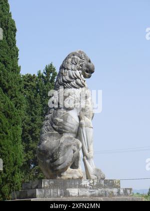 Löwendenkmal für den Sieg von Philippe von Makedonien (Vater Alexanders) über die Vereinigten Streitkräfte von Athen und Theben in Chaironia Stockfoto