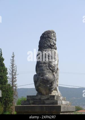 Löwendenkmal für den Sieg von Philippe von Makedonien (Vater Alexanders) über die Vereinigten Streitkräfte von Athen und Theben in Chaironia Stockfoto