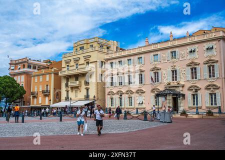La Caserne aux Carabiniers de S.A.S. le Prince am Place du Palais in Monaco-Ville, Le Rocher (der Felsen) in Monaco an der französischen Riviera, Côte d'Azur Stockfoto
