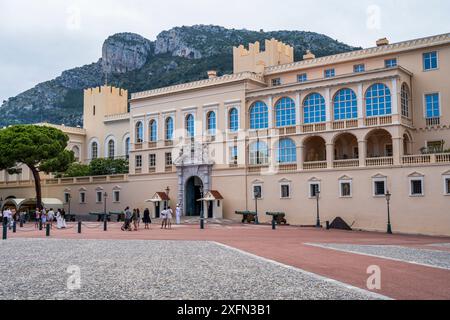 Le Palais Princier de Monaco am Place du Palais in Monaco-Ville, Le Rocher (der Felsen) in Monaco an der französischen Riviera, Côte d'Azur Stockfoto