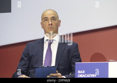 Sankt Petersburg, Russland. Juli 2024. Alexey Tolstik, Gründer der Zahlungsplattform Mandarin.io, während der Sitzung Entwicklung der Zahlungsinfrastruktur: Eine neue Strategie des Finanzkongresses der Bank von Russland in Sankt Petersburg, Russland. (Foto: Maksim Konstantinov/SOPA Images/SIPA USA) Credit: SIPA USA/Alamy Live News Stockfoto