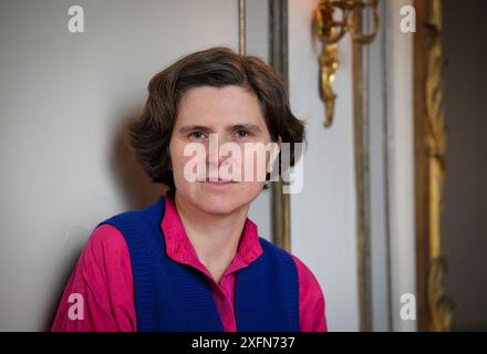 Potsdam, Deutschland. Juli 2024. Die Schriftstellerin Judith Schalansky, fotografiert am Eröffnungsabend des Potsdamer Literaturfestivals „LIT:potsdam“ im Schlosstheater im Neuen Palais. Quelle: Soeren Stache/dpa/Alamy Live News Stockfoto