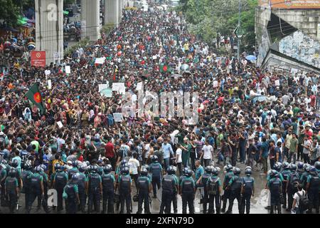 Dhaka, Wari, Bangladesch. Juli 2024. Studenten der Universität Dhaka und anderer Universitäten marschierten am zweiten Tag in einer Prozession, um gegen das Urteil des Obersten Gerichts zu protestieren, das Quotensystem für Regierungsjobs am 4. Juli 2024 in Dhaka, Bangladesch, wiedereinzuführen. (Kreditbild: © Habibur Rahman/ZUMA Press Wire) NUR REDAKTIONELLE VERWENDUNG! Nicht für kommerzielle ZWECKE! Stockfoto