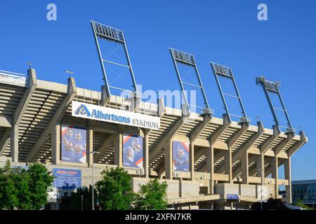 Boise, ID, USA – 10. Juni 2024; Stadion der Boise State University Albertsons gegen blauen Himmel Stockfoto