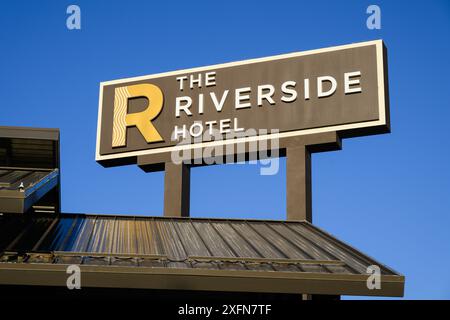 Boise, ID, USA - 10. Juni 2024; Schild und Logo für das Riverside Hotel Best Western in Boise Stockfoto