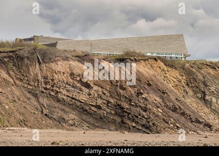 Das Joggins Fossil Centre liegt auf den Klippen des UNESCO-Weltkulturerbes am Ufer der Bay of Fundy in Nova Scotia, Kanada. Mai 2017 Stockfoto