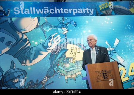 Berlin, Deutschland. Juli 2024. Winfried Kretschmann (Bündnis 90/die Grünen), Ministerpräsident von Baden-Württemberg, spricht während der 59. Stallwächterparty in der Landesvertretung Baden-Württemberg. Quelle: Sebastian Gollnow/dpa/Alamy Live News Stockfoto