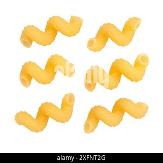 Pasta stortelli-Pfad isoliert auf weiß Stockfoto