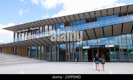 LINIE 14 NEUE STATION SAINT DENIS PLEYEL Stockfoto