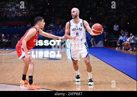 8 Nick Calathes von Griechenland spielt während des Olympischen Qualifikationsturniers 2024 der FIBA, dem Spiel zwischen Ägypten und Griechenland im Peace&amp; Friendship Stadium am 4. Juli 2024 in Piräus. Stockfoto