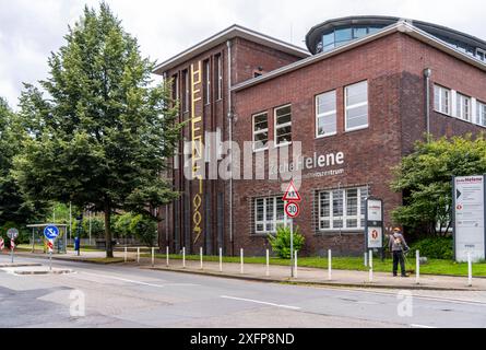 Ehemaliges Kauengebäude der Zeche Vereinigte Helene & Amalie, in Essen-Altenessen, heute ein Sport- und Gesundheitzentrum, Sitz des Essener Sportbund, Essen, NRW, Deutschland Zeche Helene *** ehemaliges Kaugebäude der Zeche Vereinigte Helene Amalie, in Essen Altenessen, heute Sport- und Gesundheitszentrum, Sitz des Essener Sportbundes, Essen, NRW, Deutschland Zeche Helene Stockfoto