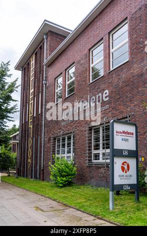 Ehemaliges Kauengebäude der Zeche Vereinigte Helene & Amalie, in Essen-Altenessen, heute ein Sport- und Gesundheitzentrum, Sitz des Essener Sportbund, Essen, NRW, Deutschland Zeche Helene *** ehemaliges Kaugebäude der Zeche Vereinigte Helene Amalie, in Essen Altenessen, heute Sport- und Gesundheitszentrum, Sitz des Essener Sportbundes, Essen, NRW, Deutschland Zeche Helene Stockfoto