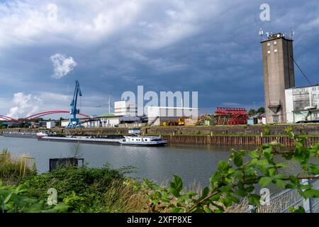 Der Stadthafen im Norden von Essen, am Rhein-Herne-Kanal, NRW, Deutschland, der Stadthafen im Norden von Essen, am Rhein-Herne-Kanal, NRW, Deutschland, Stadthafen Essen *** der Stadthafen im Norden von Essen, am Rhein-Herne-Kanal, NRW, Deutschland, der Stadthafen im Norden von Essen, am Rhein-Herne-Kanal, NRW, Deutschland, Essener Stadthafen Stockfoto