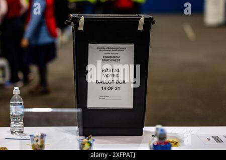 Edinburgh, Vereinigtes Königreich. 4. Juli 2024 im Bild: General View bei der Edinburgh Count für die Parlamentswahl im Vereinigten Königreich wird eröffnet. Die Zahl der fünf Wahlkreise in Edinburgh für die Parlamentswahlen 2024 findet im Royal Highland Centre am Stadtrand von Edinburgh statt. Quelle: Rich Dyson/Alamy Live News Stockfoto