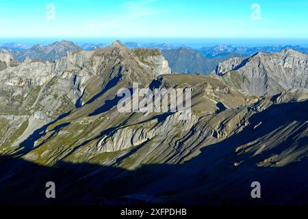 Morgenspiel von Licht und Schatten in der Blueemlisalphuette in den Berner Alpen, Kandersteg, Berner Oberland, Schweiz Stockfoto