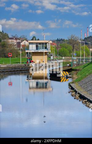 Dolanky-Schleuse an der Elbe, Böhmen, Tschechien Stockfoto