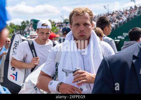 London, Großbritannien. Juli 2024. LONDON, VEREINIGTES KÖNIGREICH - 4. JULI: Bart Stevens aus den Niederlanden am 4. Tag der Meisterschaft Wimbledon 2024 im All England Lawn Tennis and Croquet Club am 4. Juli 2024 in London, Vereinigtes Königreich. (Foto: Marleen Fouchier/BSR Agency) Credit: BSR Agency/Alamy Live News Stockfoto