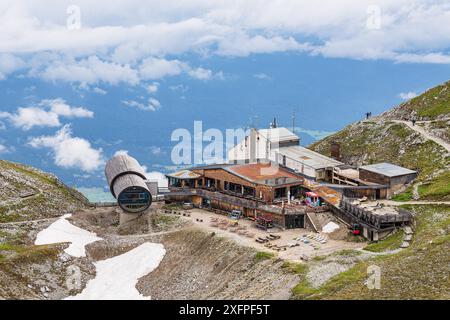 Bergstation und Seilbahnstation im Karwendelgebirge bei Mittenwald Stockfoto