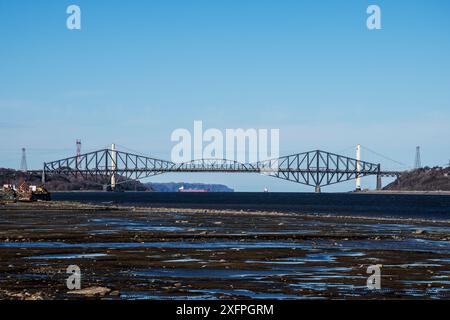 Blick auf die Pierre Laporte Brücke über den St. Lawrence River von Levis, Quebec, Kanada Stockfoto