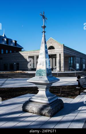 Monument der Pierre Laporte-Brücke an der Promenade am Fluss auf dem Chem. Du Fleuve in Levis, Quebec, Kanada Stockfoto
