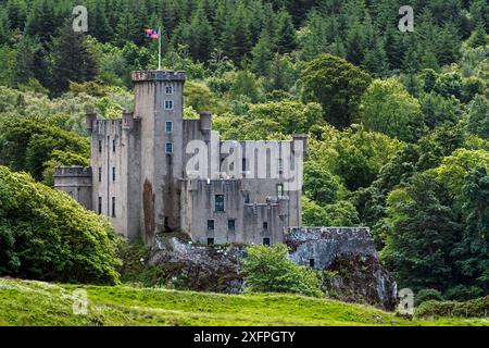 Dunvegan Castle, Heimat der Chiefs of Clan MacLeod auf der Isle of Skye, Schottland, Großbritannien, Juni 2017 Stockfoto