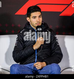 NORTHAMPTONSHIRE, VEREINIGTES KÖNIGREICH. Juli 24. Esteban Ocon (Frankreich) vom BWT Alpine F1 Team auf der heutigen Drivers’ Press Conference während des Grand Prix 2024 von Qatar Airways auf dem Silverstone Circuit am Donnerstag, den 04. Juli 2024 in NORTHAMPTONSHIRE, ENGLAND. Quelle: Taka G Wu/Alamy Live News Stockfoto