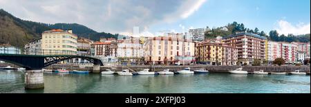 Wunderschöne Altstadt Ondarroa im Baskenland, Spanien. Hochwertige Fotografie Stockfoto