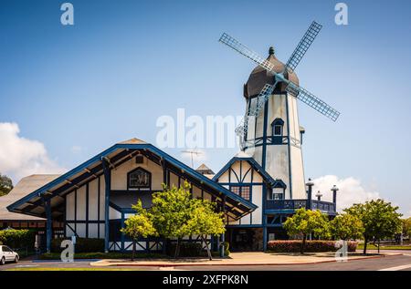 Carlsbad, Kalifornien, USA – 7. April 2017: Die Carlsbad Windmühle ist ein Nachbau der dänischen Windmühle mit immer noch drehenden Klingen Stockfoto