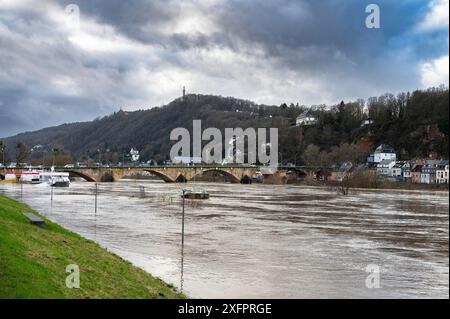 Moselflut, Trier in Rheinland-Pfalz, überflutete Wege, Hochwasser, Klimawandel Stockfoto