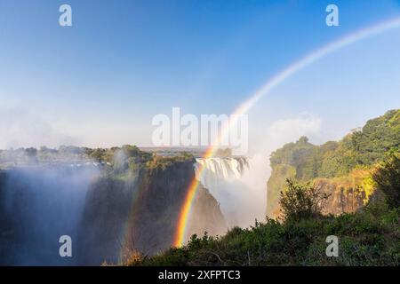 Victoria Falls die zweite Schlucht auf dem Fluss fällt in die Victoria Wasserfälle im Winter, während sie viel Wasser transportieren Stockfoto