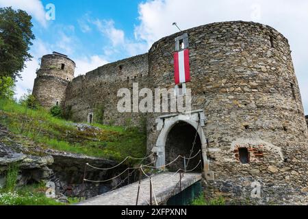 Überreste der großen Halle und des Donjons des imposanten Schlosses Kollmitz, Waldviertel Stockfoto