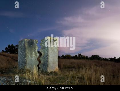 Sandsteinskulpturen im St. Margarethen Burgenland bei Nacht bei Mondschein Stockfoto