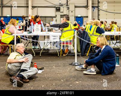 Edinburgh, Vereinigtes Königreich. 4. Juli 2024 im Bild: General View bei der britischen Parlamentswahl in Edinburgh. Die Zahl der fünf Wahlkreise in Edinburgh für die Parlamentswahlen 2024 findet im Royal Highland Centre am Stadtrand von Edinburgh statt. Quelle: Rich Dyson/Alamy Live News Stockfoto