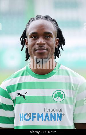 4. Juli 2024, Bayern, Fürth: Fußball: Bundesliga 2, Mediaday SpVgg Greuther Fürth, Noel Futkeu. Foto: Daniel Löb/dpa - WICHTIGER HINWEIS: Gemäß den Vorschriften der DFL Deutschen Fußball-Liga und des DFB Deutschen Fußball-Bundes ist es verboten, im Stadion und/oder des Spiels aufgenommene Fotografien in Form von sequenziellen Bildern und/oder videoähnlichen Fotoserien zu verwenden oder zu nutzen. Stockfoto