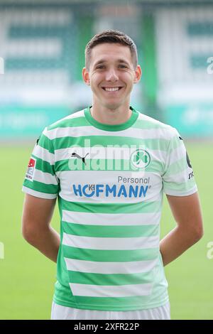 4. Juli 2024, Bayern, Fürth: Fußball: Bundesliga 2, Mediaday SpVgg Greuther Fürth, Damian Michalski. Foto: Daniel Löb/dpa - WICHTIGER HINWEIS: Gemäß den Vorschriften der DFL Deutschen Fußball-Liga und des DFB Deutschen Fußball-Bundes ist es verboten, im Stadion und/oder des Spiels aufgenommene Fotografien in Form von sequenziellen Bildern und/oder videoähnlichen Fotoserien zu verwenden oder zu nutzen. Stockfoto