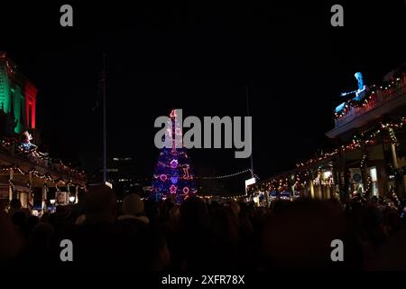 Sacramento, Kalifornien, USA. 24. Dezember 2023. Old Sacramento's Theatre of Lights Festival, ein kostenloses Urlaubsprogramm, um den Albtraum vor CH nachzustellen Stockfoto