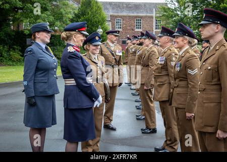 75 das Engineers Regiment übte sein Recht als Freier des Borough aus, indem es am Tag der Streitkräfte 2024 durch das Herz von Warrington marschierte. Stockfoto