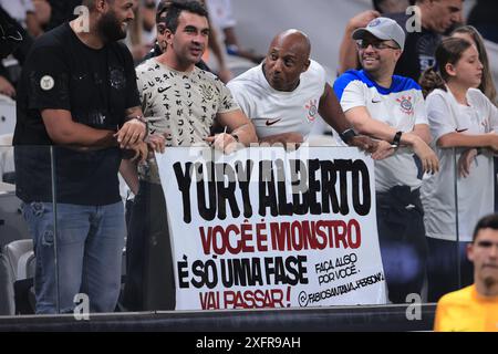 Sao Paulo, Brasilien. Juli 2024. SP - SAO PAULO - 07/04/2024 - BRASILIANISCHE A 2024, CORINTHIANS x VITORIA - KORINTHIANS Fans während eines Spiels gegen Vitoria im Stadion Arena Corinthians für die brasilianische A 2024 Meisterschaft. Foto: Ettore Chiereguini/AGIF Credit: AGIF/Alamy Live News Stockfoto