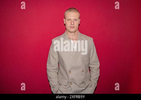 München, Deutschland. Juli 2024. Solly McLeod bei der Premiere von THE DEAD DON’T HURT während der Münchner Filmfestspiele am 4. Juli 2024 in München. (Foto: Alexander Pohl/SIPA USA) Credit: SIPA USA/Alamy Live News Stockfoto