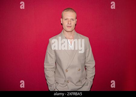 München, Deutschland. Juli 2024. Solly McLeod bei der Premiere von THE DEAD DON’T HURT während der Münchner Filmfestspiele am 4. Juli 2024 in München. (Foto: Alexander Pohl/SIPA USA) Credit: SIPA USA/Alamy Live News Stockfoto