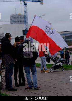 Menschen feiern den Tag der Unabhängigkeit Polens in Warschau, Polen. Stockfoto