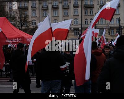 Menschen feiern den Tag der Unabhängigkeit Polens in Warschau, Polen. Stockfoto